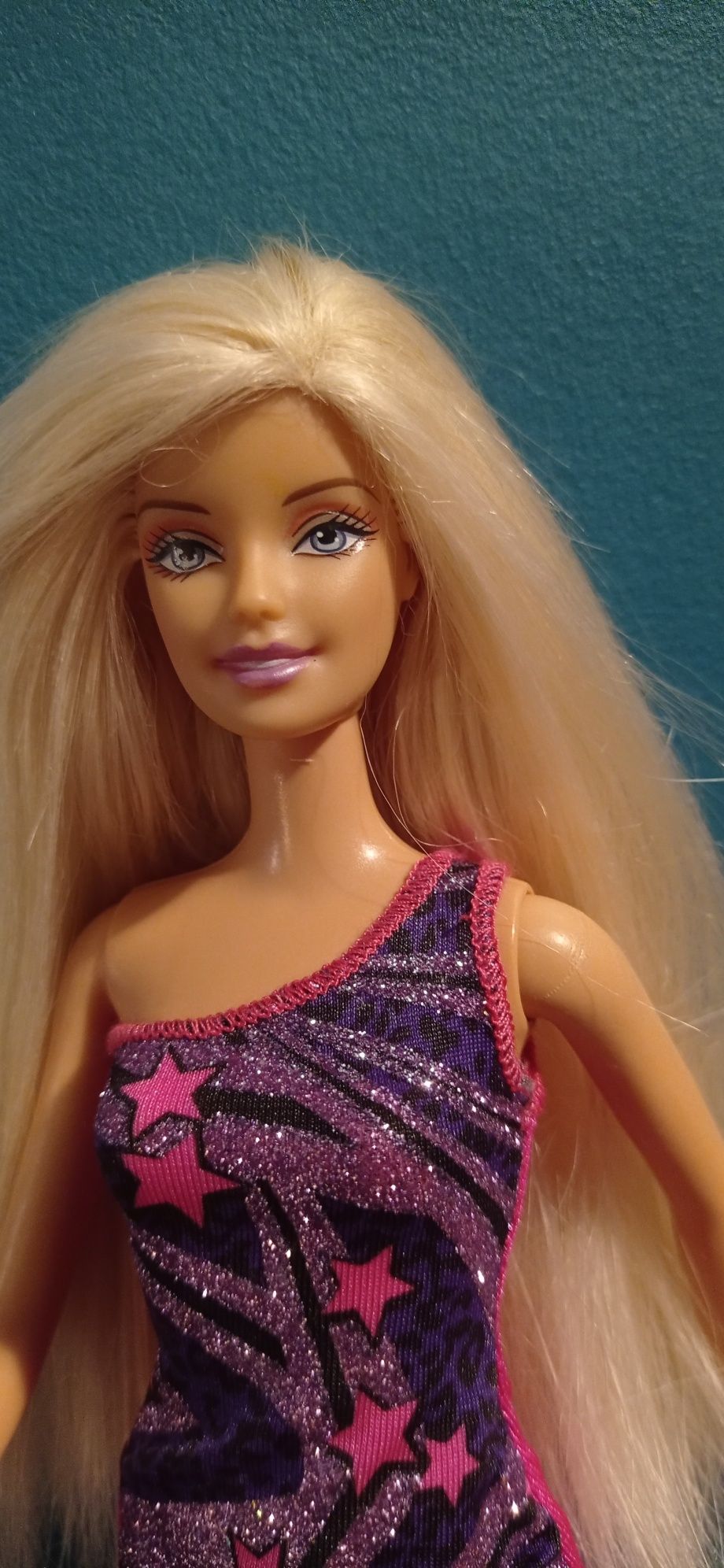 Mattel Barbie w dyskotekowej sukience, długie blond włosy, 1999 r.
