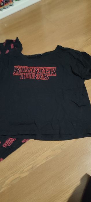 Zestaw dwóch koszulek z serialu stranger things jak nowe wymiaty na zd