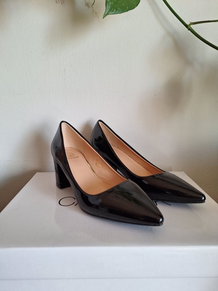 Nowe buty czółenka na obcasie słupku lakierki szpic rozmiar 36
