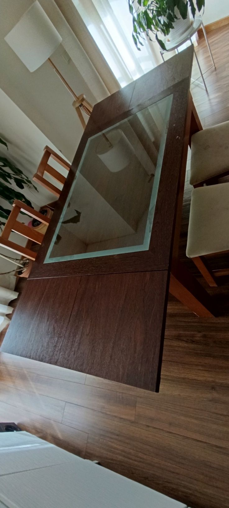 Mesa de jantar extensível com cadeiras