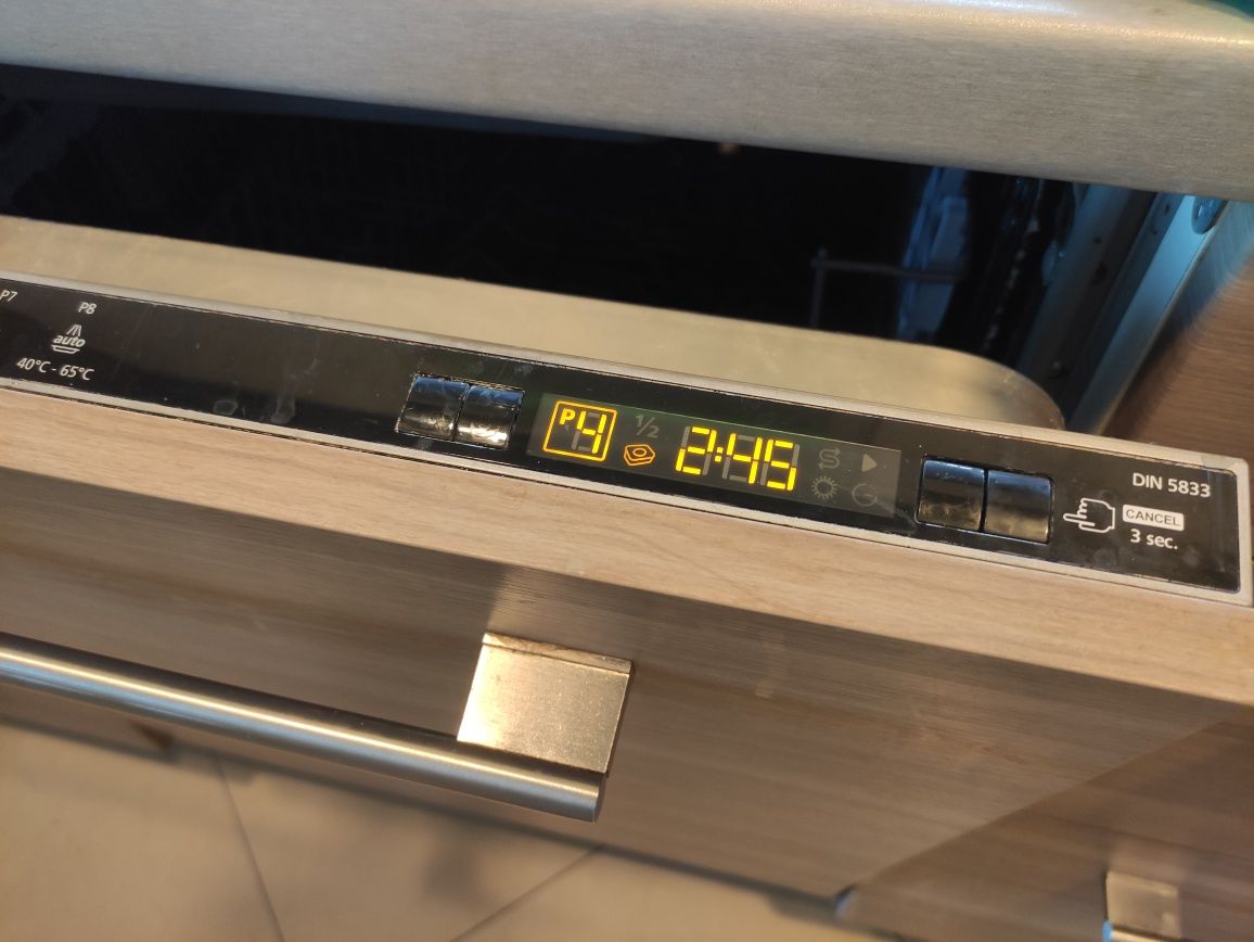 Zmywarka do zabudowy Beko DIN5833, brak koszy