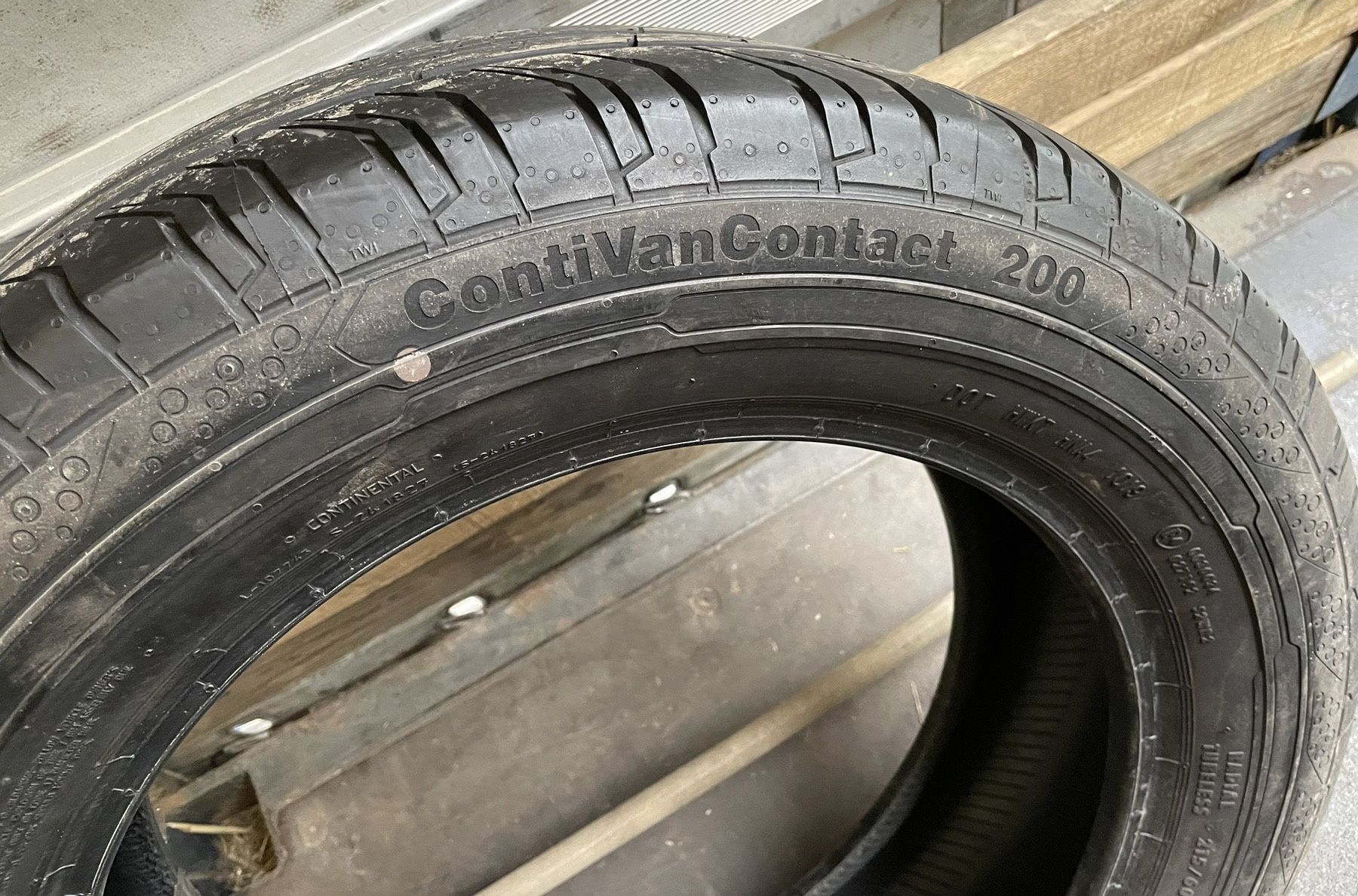 Continental 215*60*17C Conti Van Contact 200