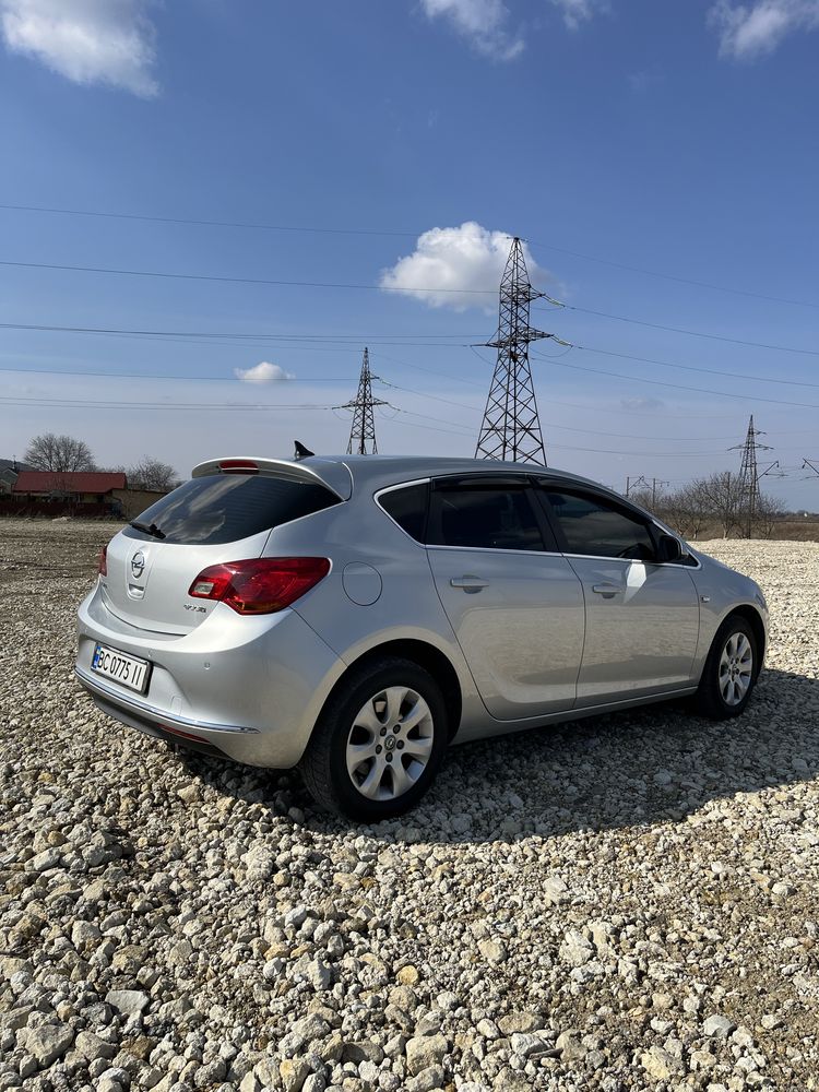 Продам Opel Astra J 2014 рік! 1.6 дизель