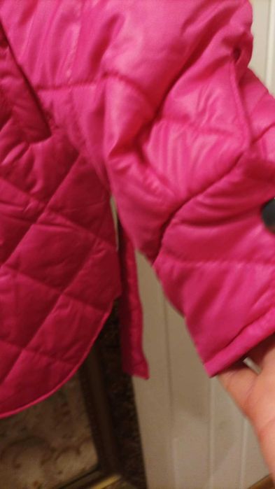 Kurtka damska lekka, pikowana w kolorze fuksji.