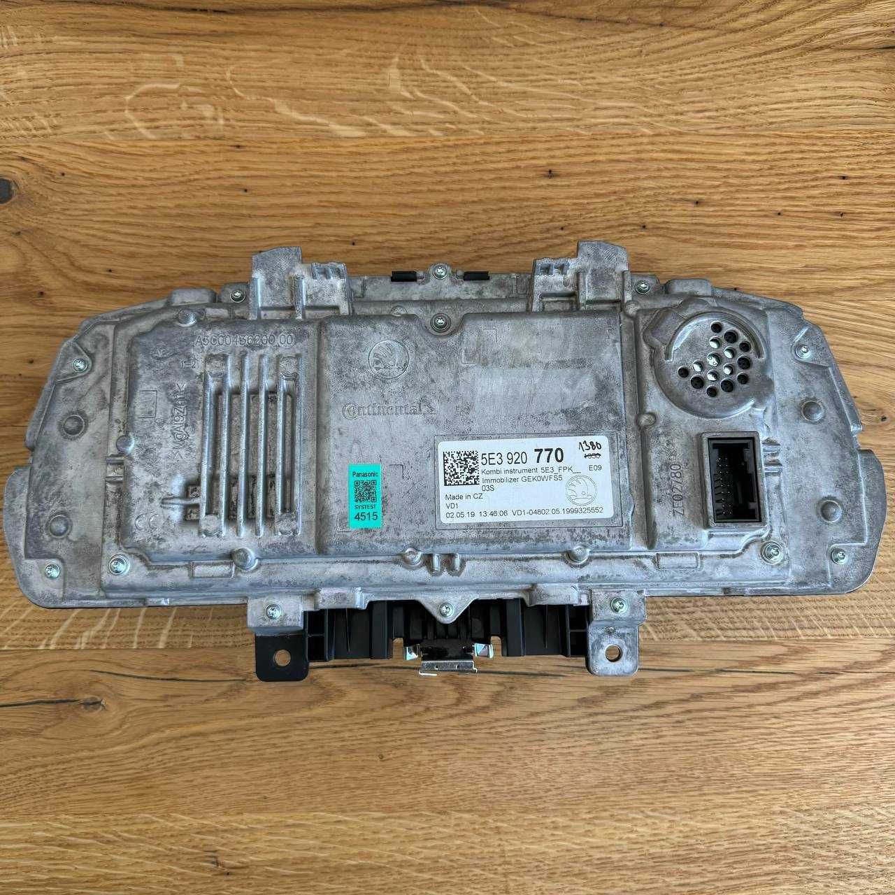 LCD Щиток приборiв Skoda Octavia A8 приборка дисплей 5E3920770 шкода