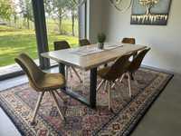 Stół jesion z krzesłami i dywanem
