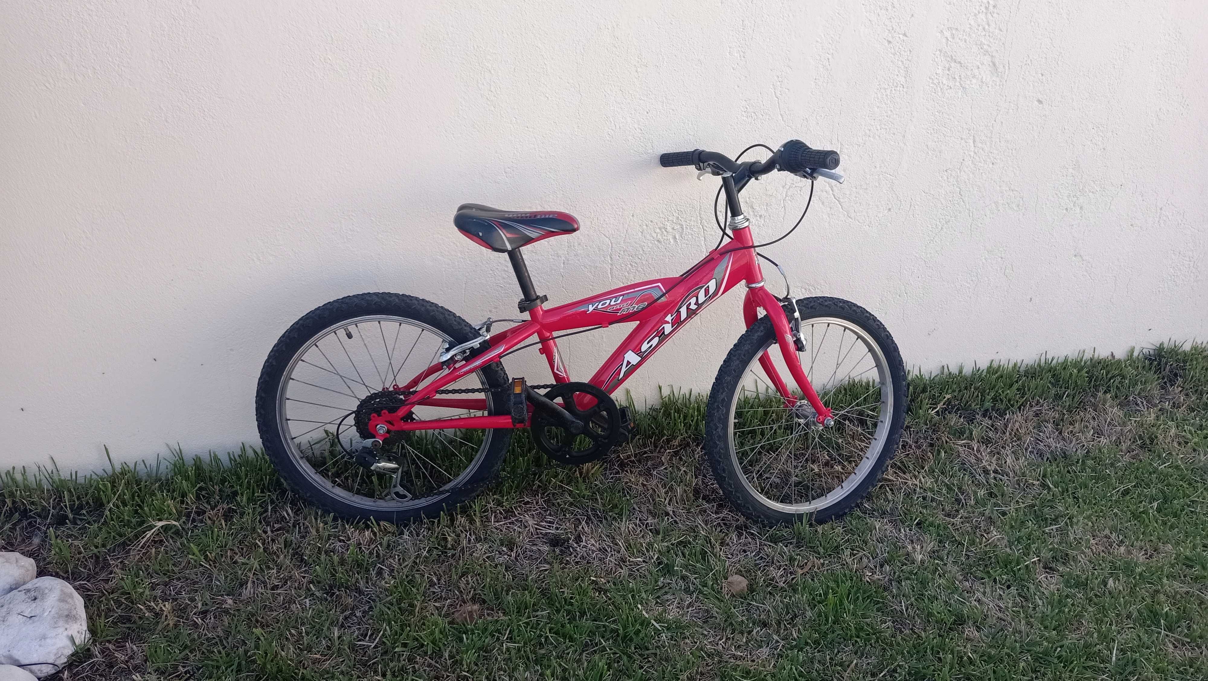 Vendo Bicicleta de criança Astro. Mudanças Shimano. Roda 16".