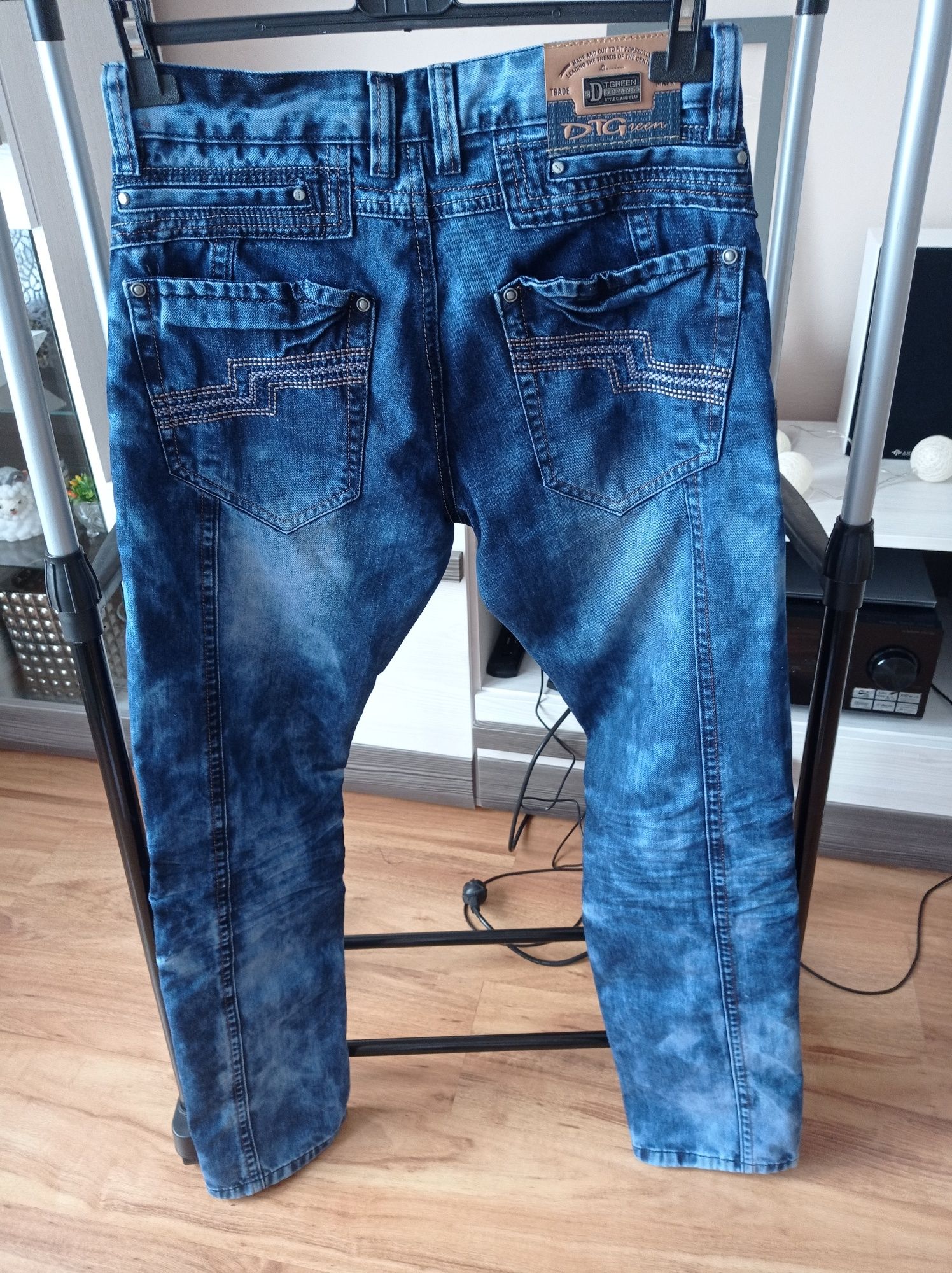 Spodnie jeans męskie z przetarciami M