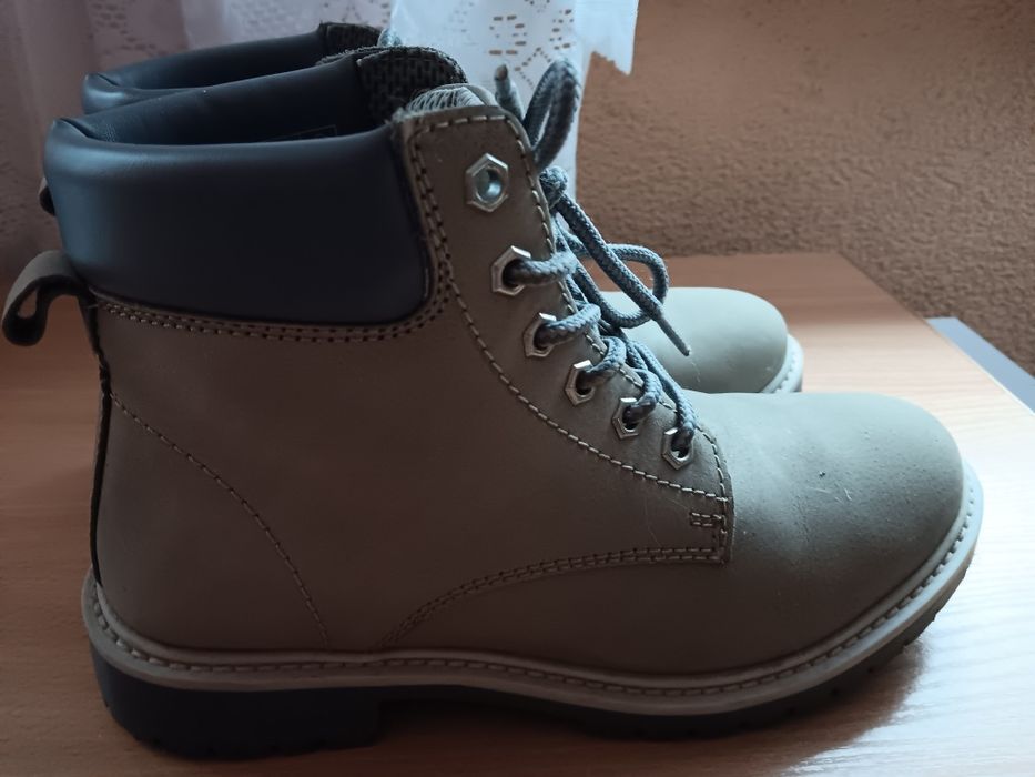 Buty damskie trapery