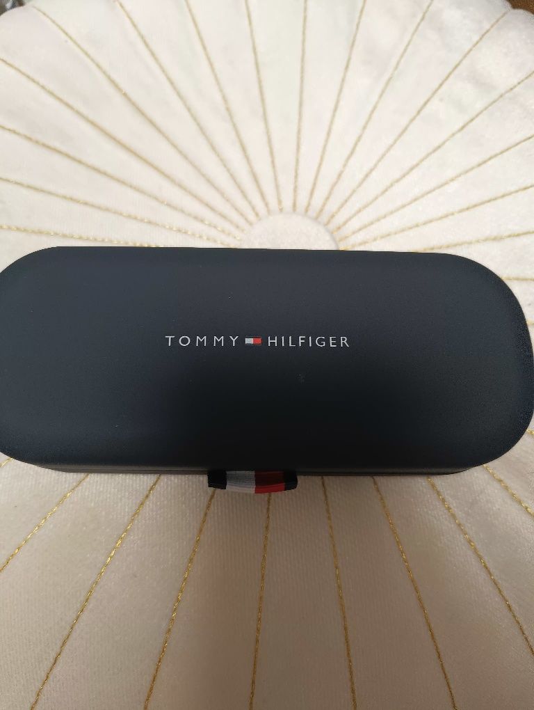Etui na okulary Tommy Hilfiger