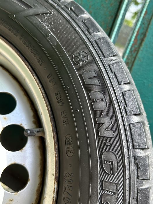 Hankook Winter RW06 R16C 205/65 5х120х65