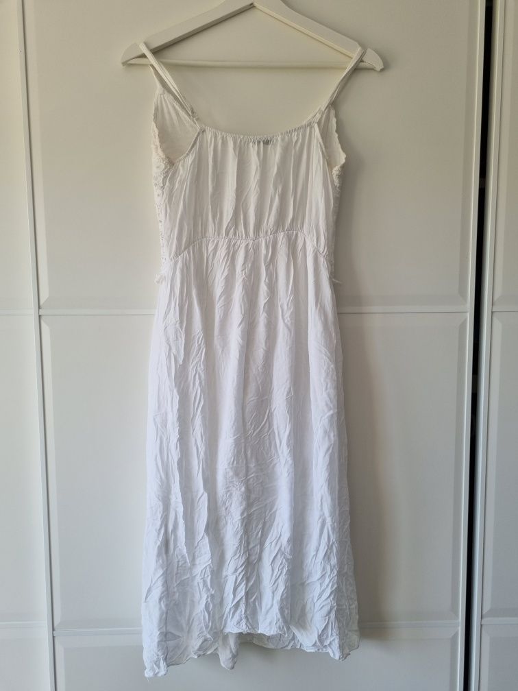 Biała letnia sukienka