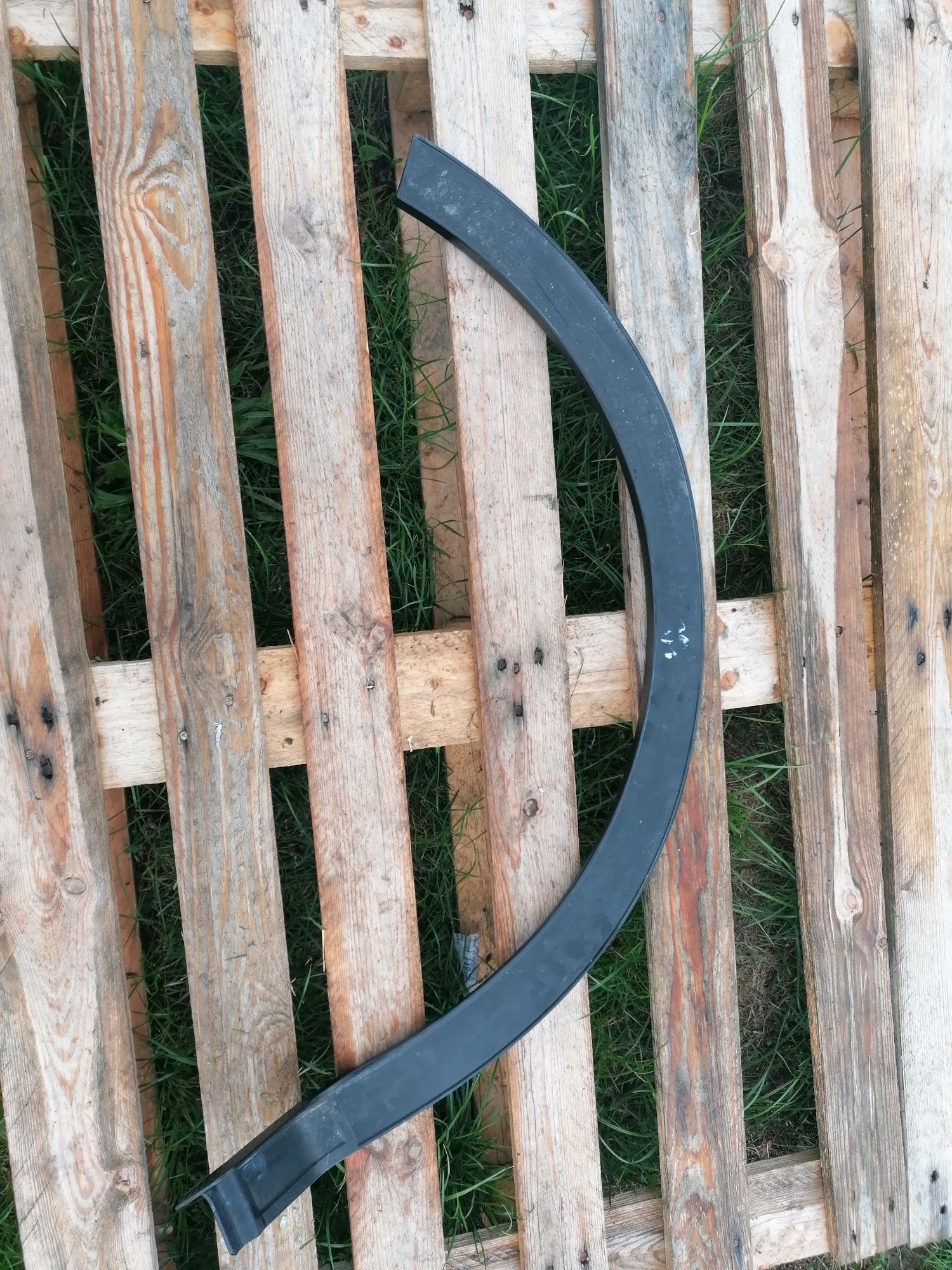 Clio IV 12- carbon listwa błotnika nakładka prawy przód prawa przednia
