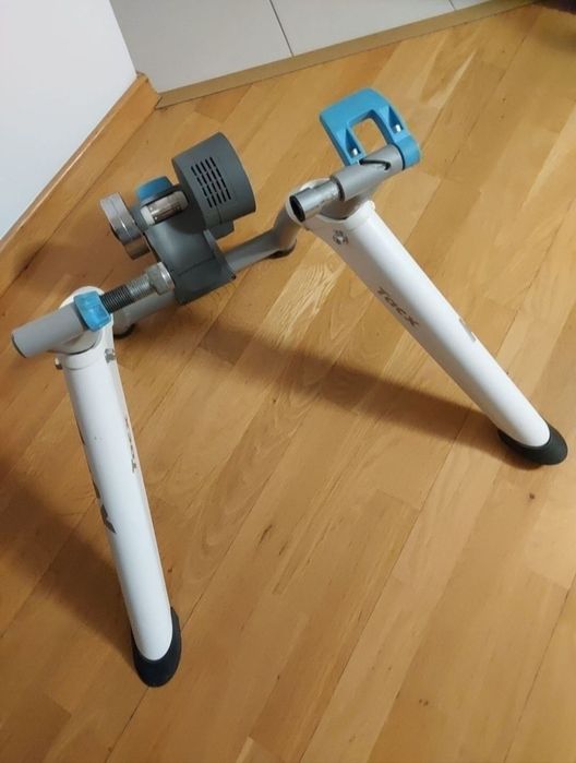 Trenażer interaktywny trening w domu Tacx Bluetooth Ant+ Zwift Rouvy