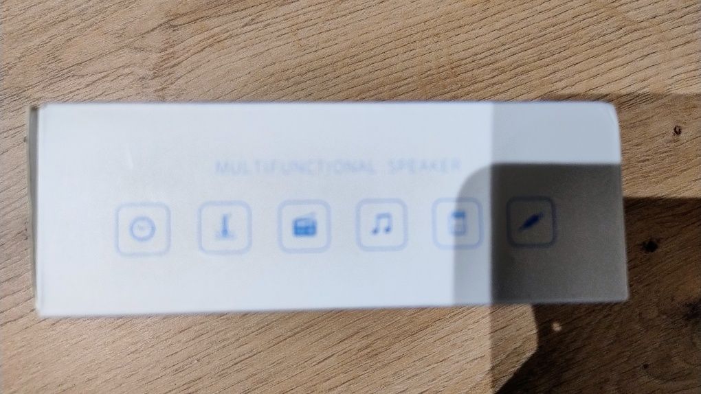 Głośnik bluetooth z zegarkiem i radiem