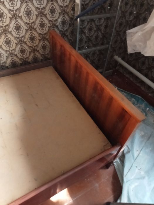 Кровать деревянная