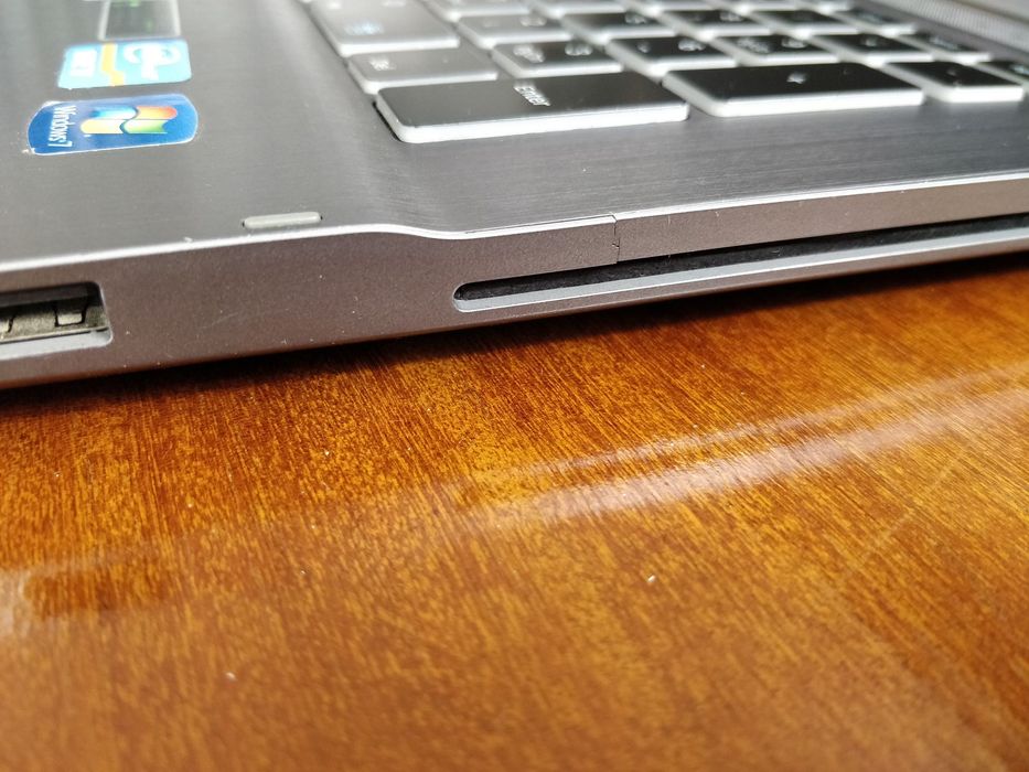 Samsung Series 7 chronos 17.3-inches