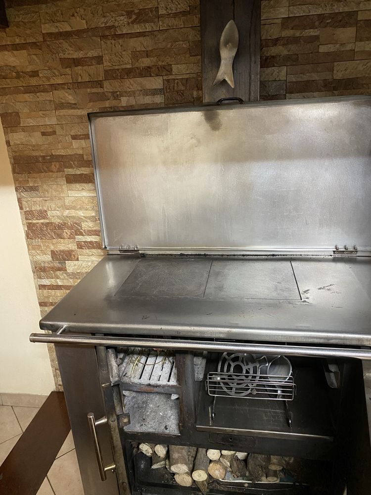 Forno a lenha.