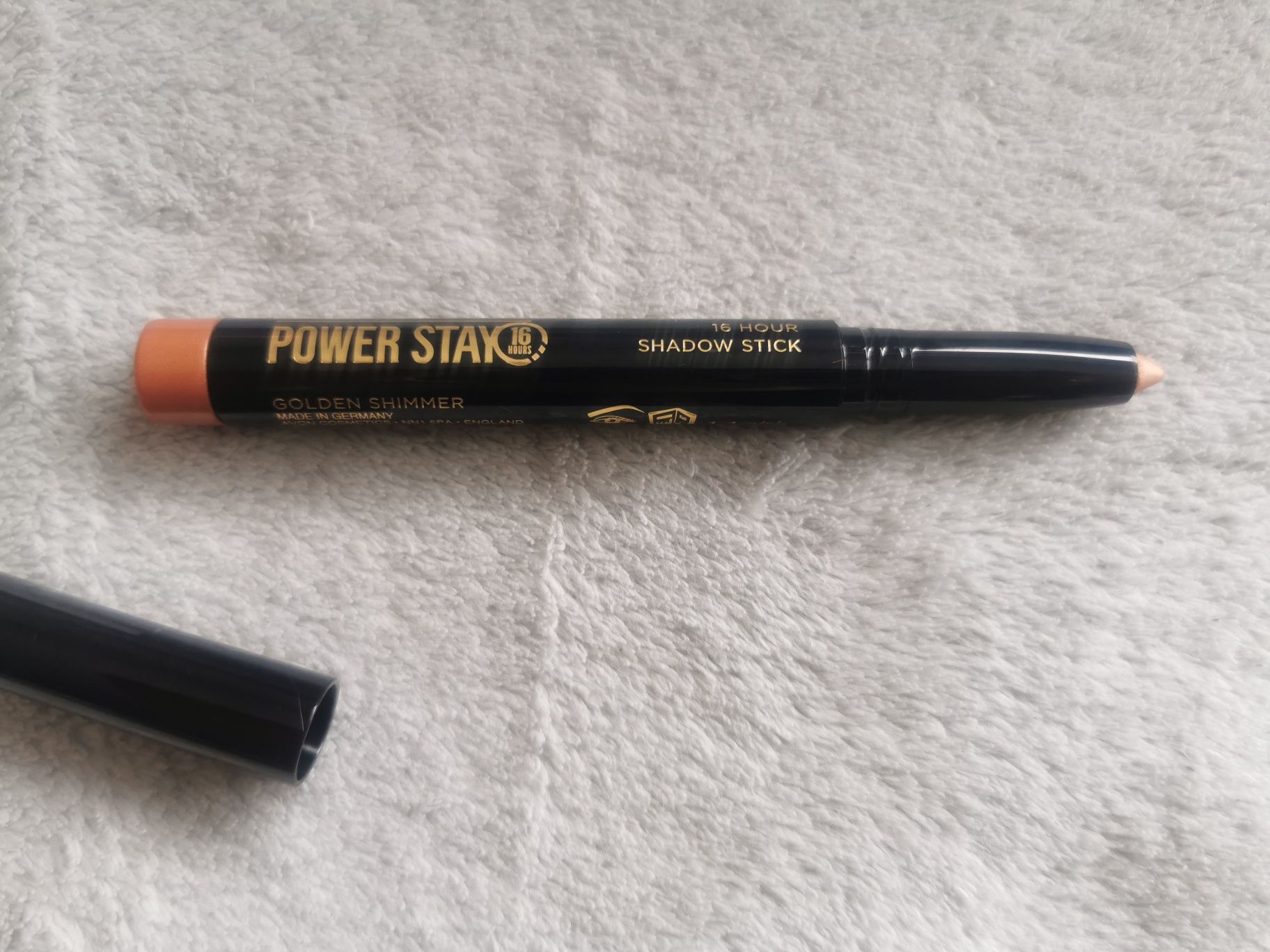 Cień do powiek w kredce Avon Power Stay 16h