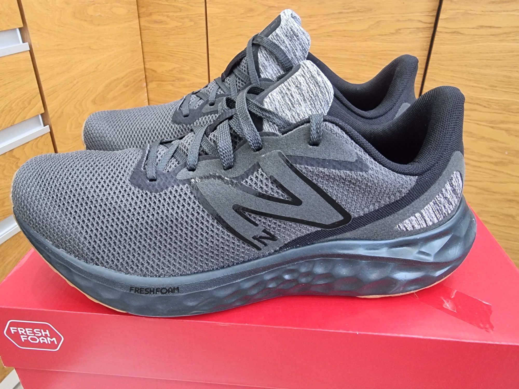 Nowe buty New Balance Fresh Foam Arishi v4 r. 44 28 cm.