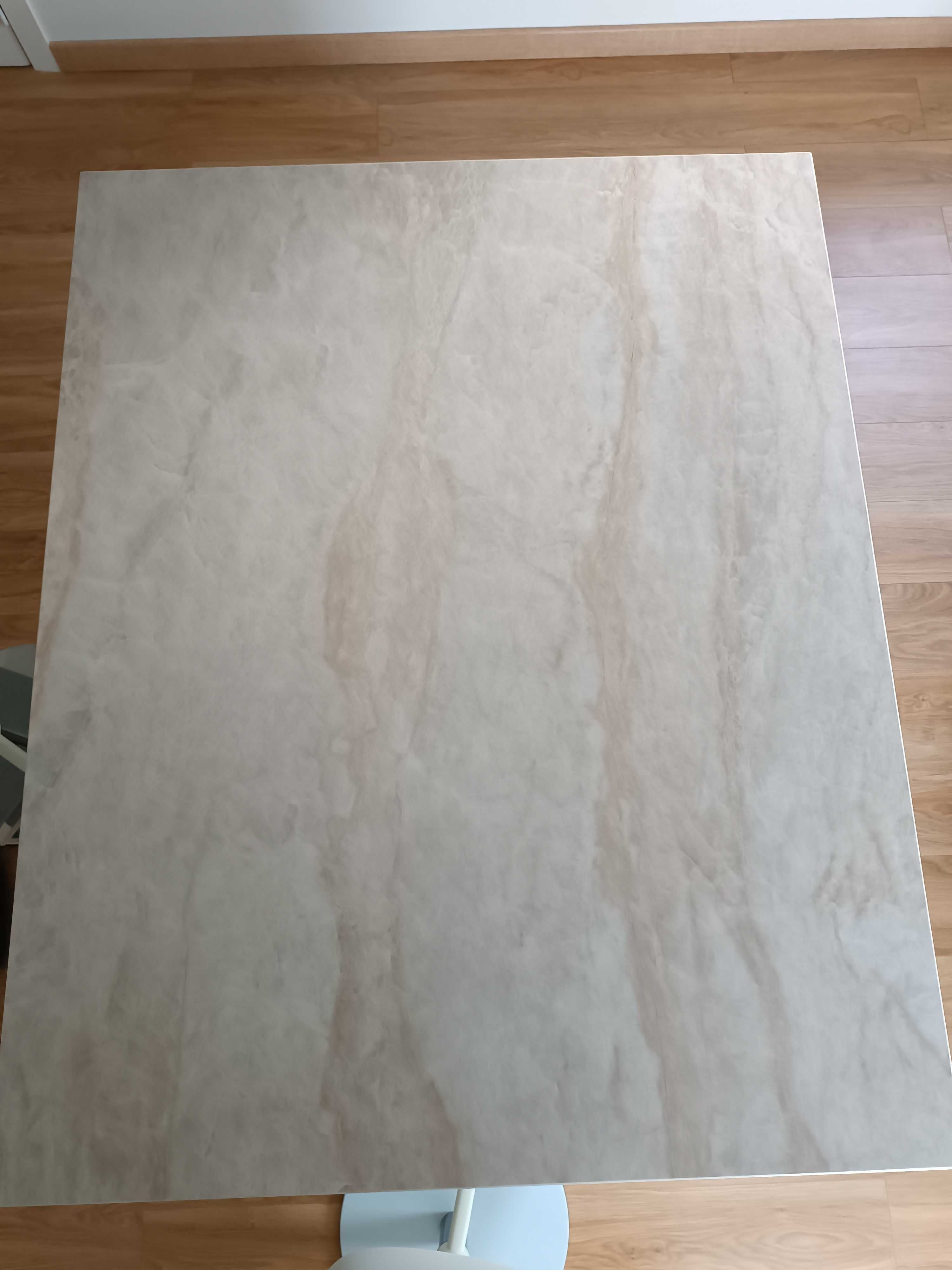 Maravilhoso  tampo de mesa em PEDRA DEKTON, nova .