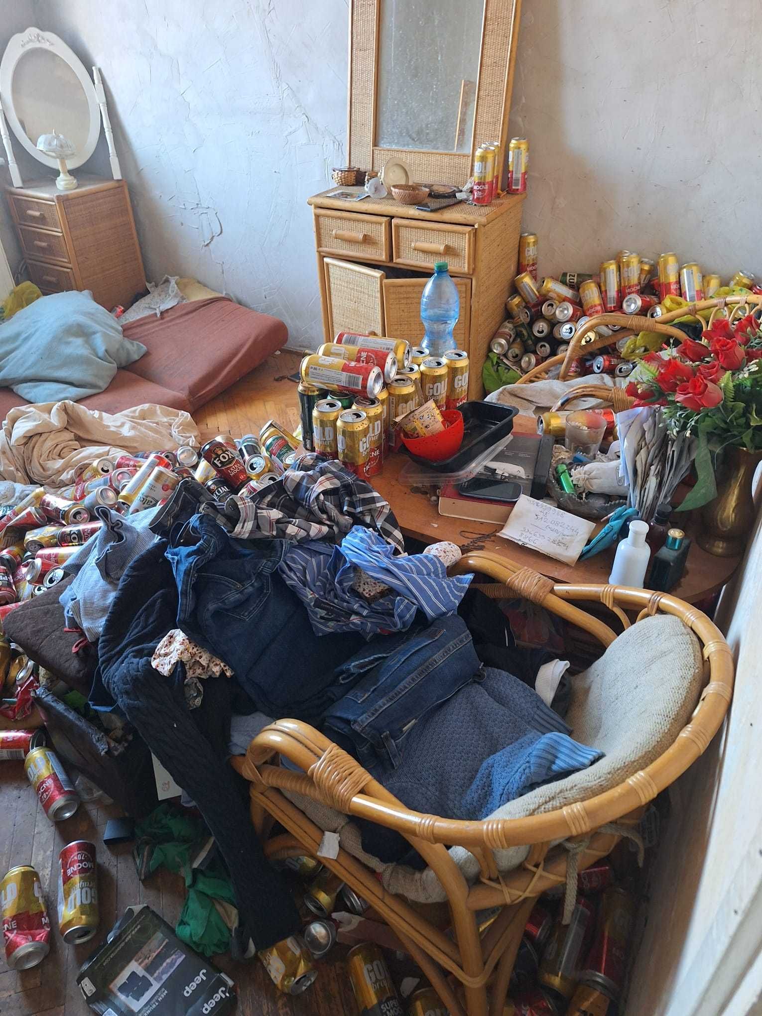 Sprzątanie, wywóz śmieci i gruzu.