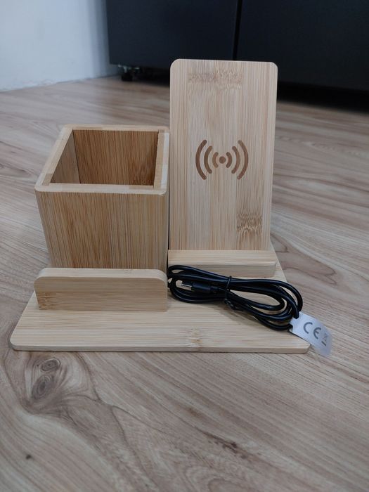 Organizer biurowy z ładowarką indukcyjną do Iphone