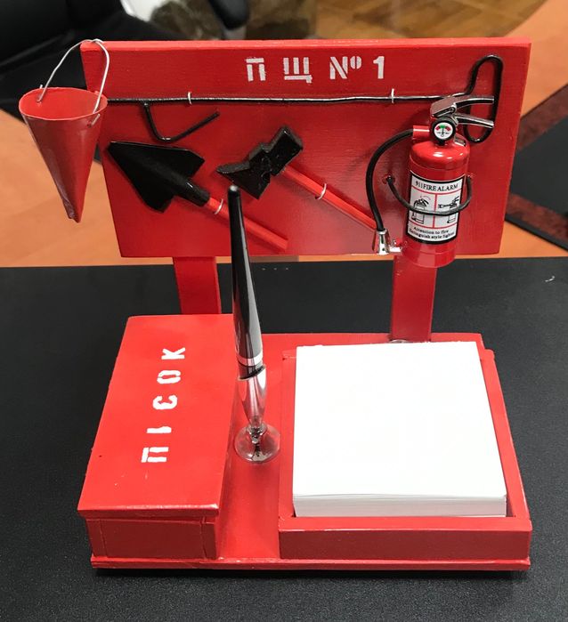 Органайзер на стіл у вигляді пожежного щита