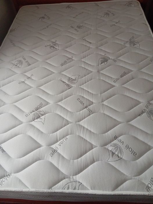 Mobília de quarto folha cerejeira.