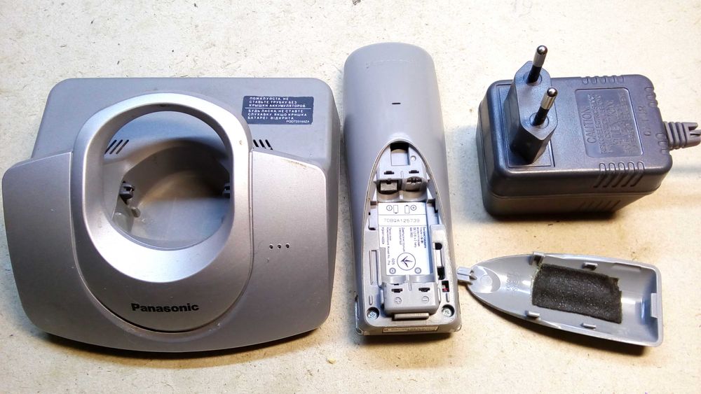 Радіотелефон Panasonic.