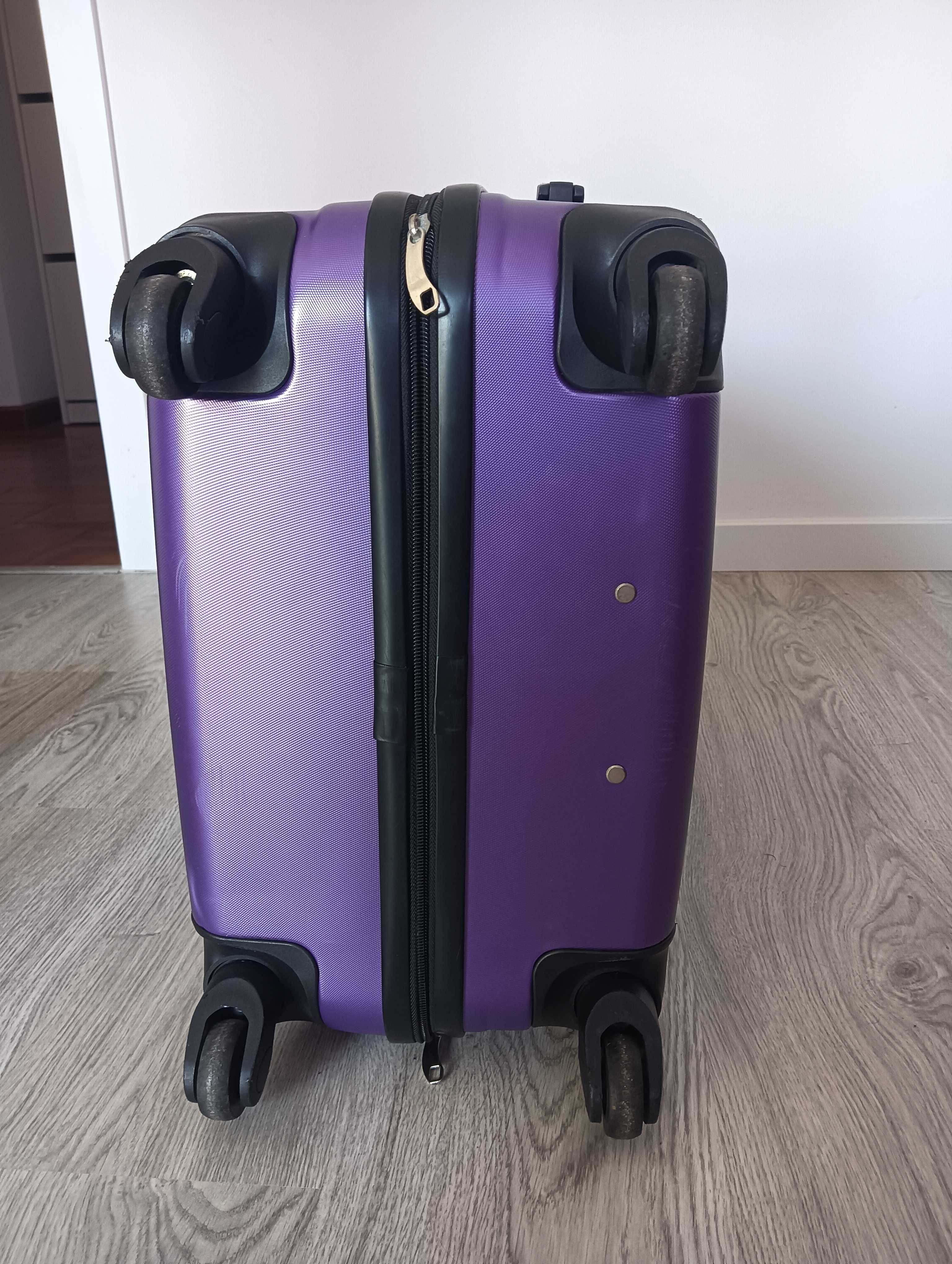 Mala de viagem cor lilás