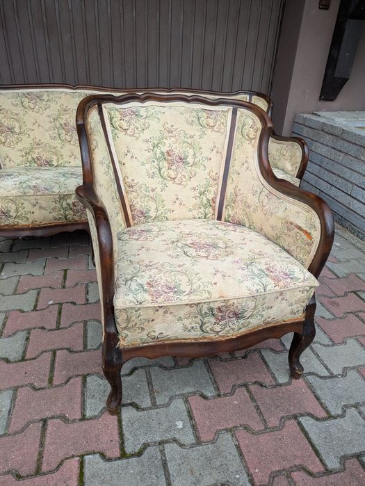 Zestaw mebli w stylu biedermeier – sofa, fotele, taborety, stolik