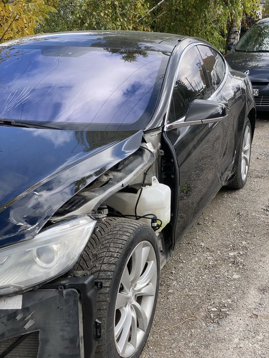 Tesla S 85 кВт задній привід