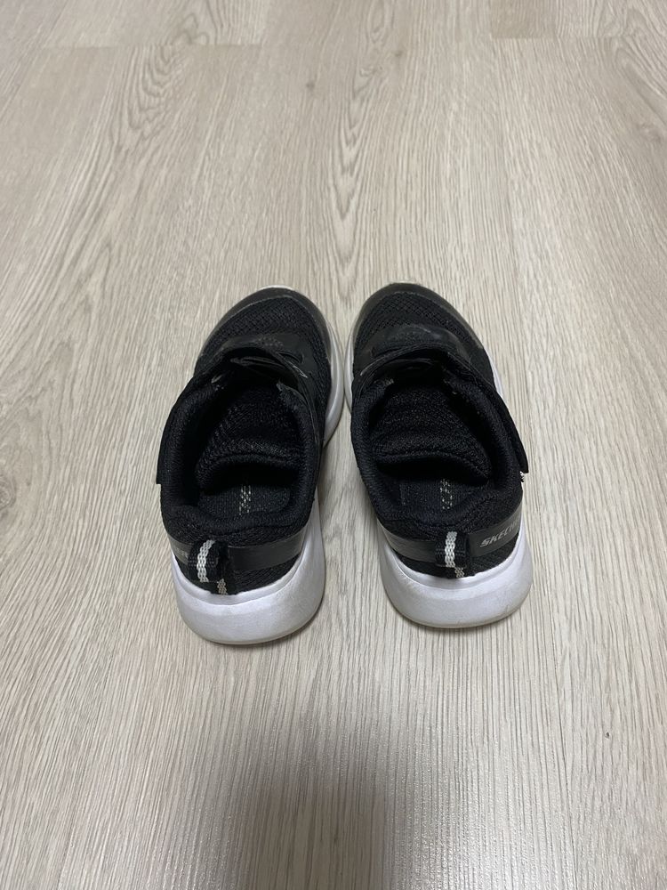 Кросівки Skechers  чорні 25 р. 16 см