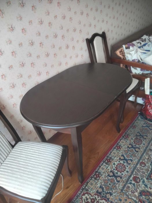 Продам стіл і 4 стільця