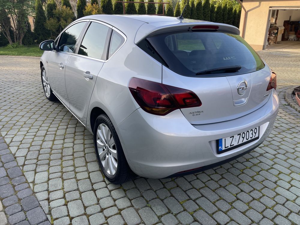 Opel Astra J Cosmo