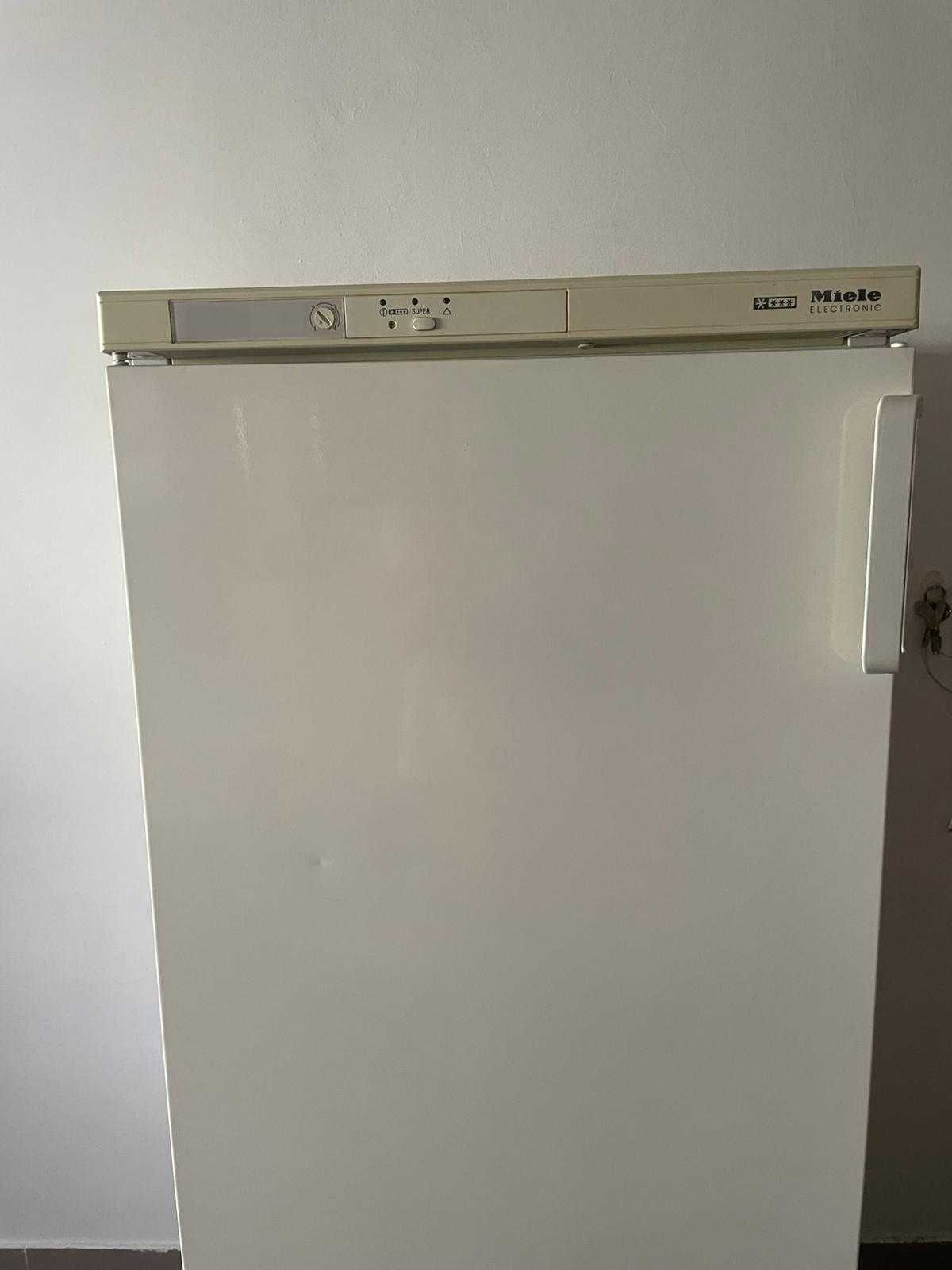 Arca congeladora vertical Míele (147 cm)