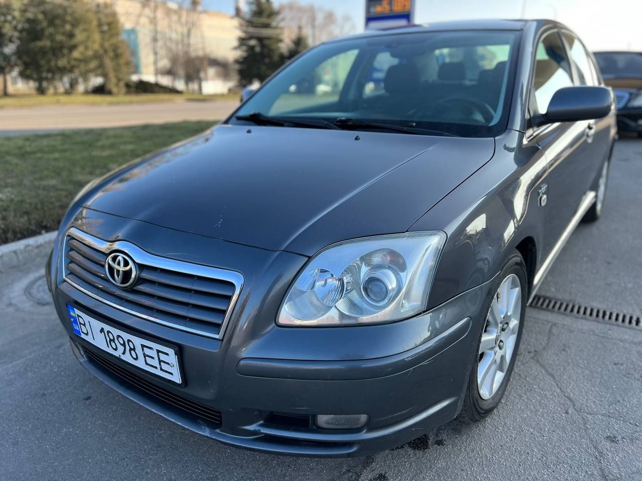 Автомобіль Toyota Avensis