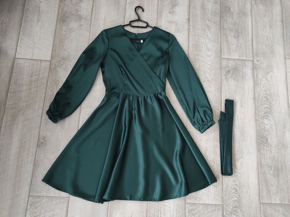 Атласна сукня розмір 46