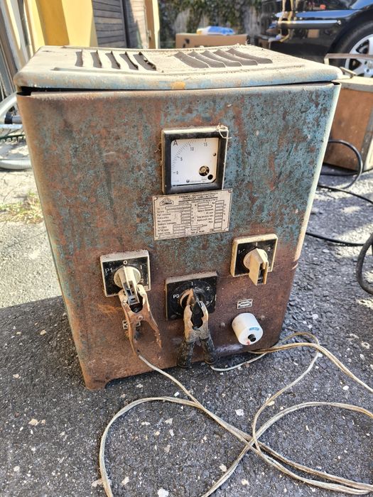 Stary prostownik PRL