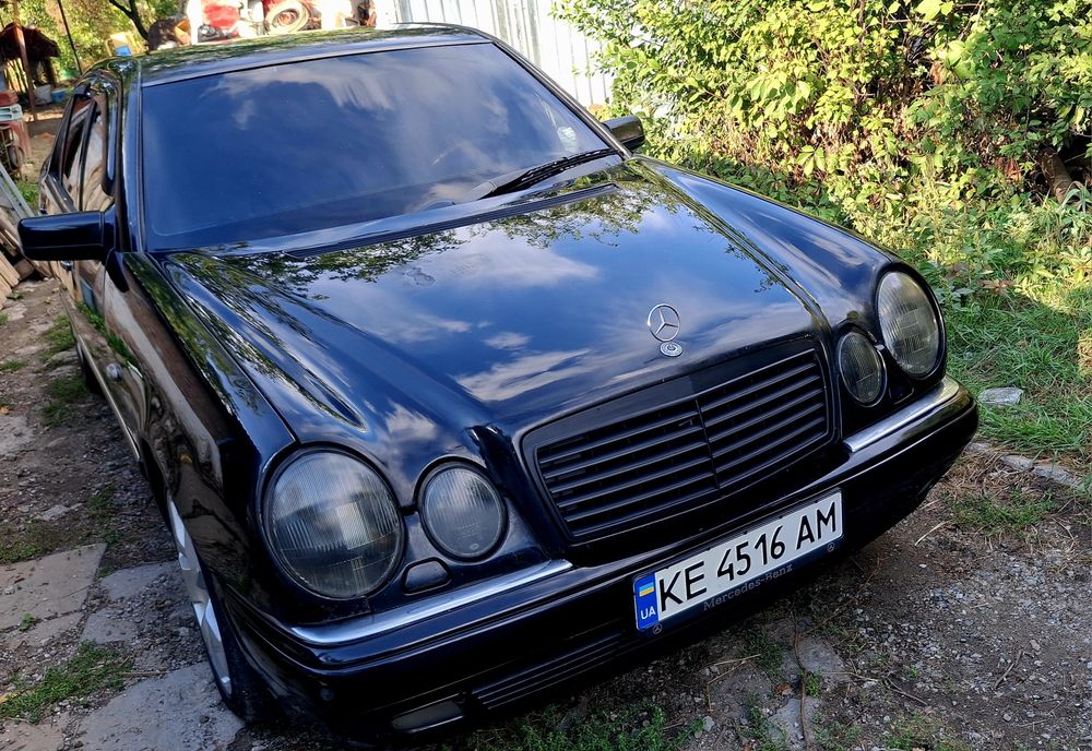 Срочно!Мерседес W210 Black Edition 2.7газ/бенз.