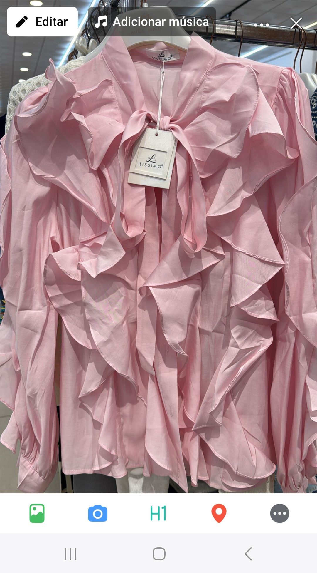 Camisa com folhos rosa com etiqueta