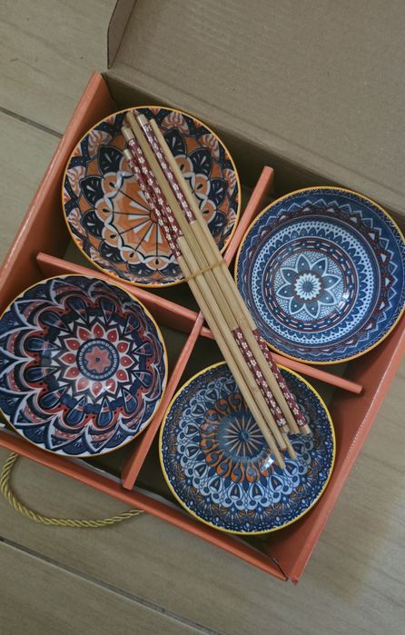 Komplet ceramicznych miseczek w opakowaniu