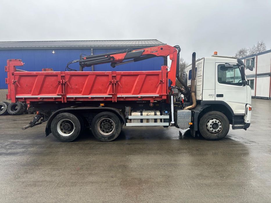 Volvo FM com grua e bascula