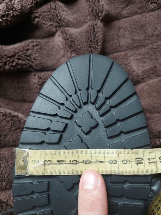 ботінки зимові фірми brunello cucinelli Boss оригінал

Розмір по бірці