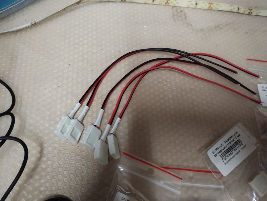 Світлодіодна стрічка та трасформатор струму до неї