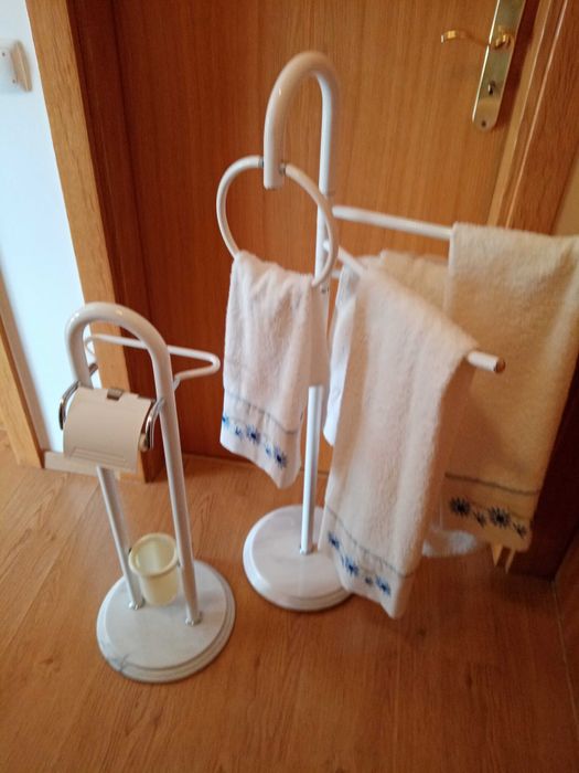 Toalheiros Em Muito Bom Estado, com Base de Pedra Mármore