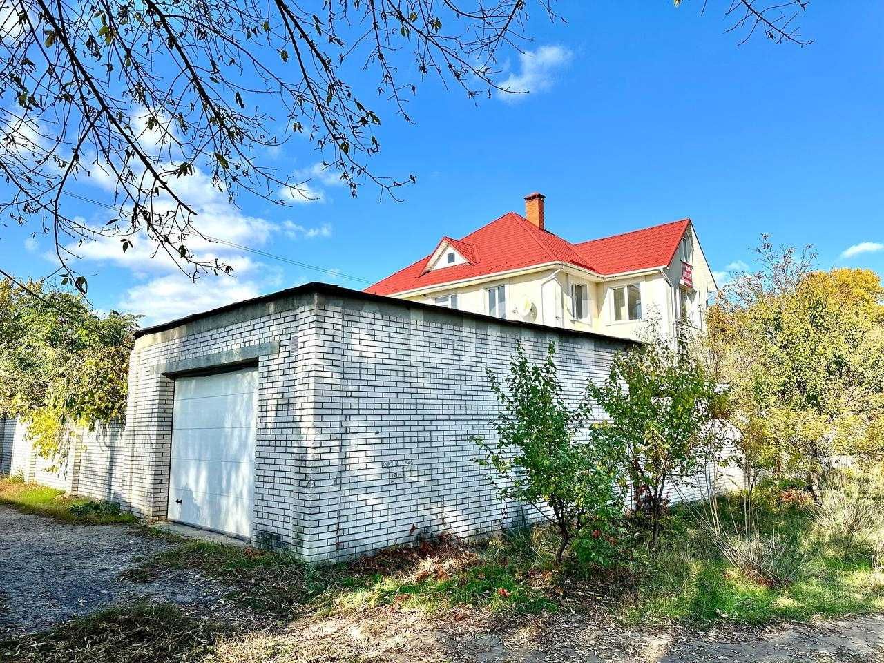 Продаж будинку з ремонтом та меблями в Києві біля метро Славутич
