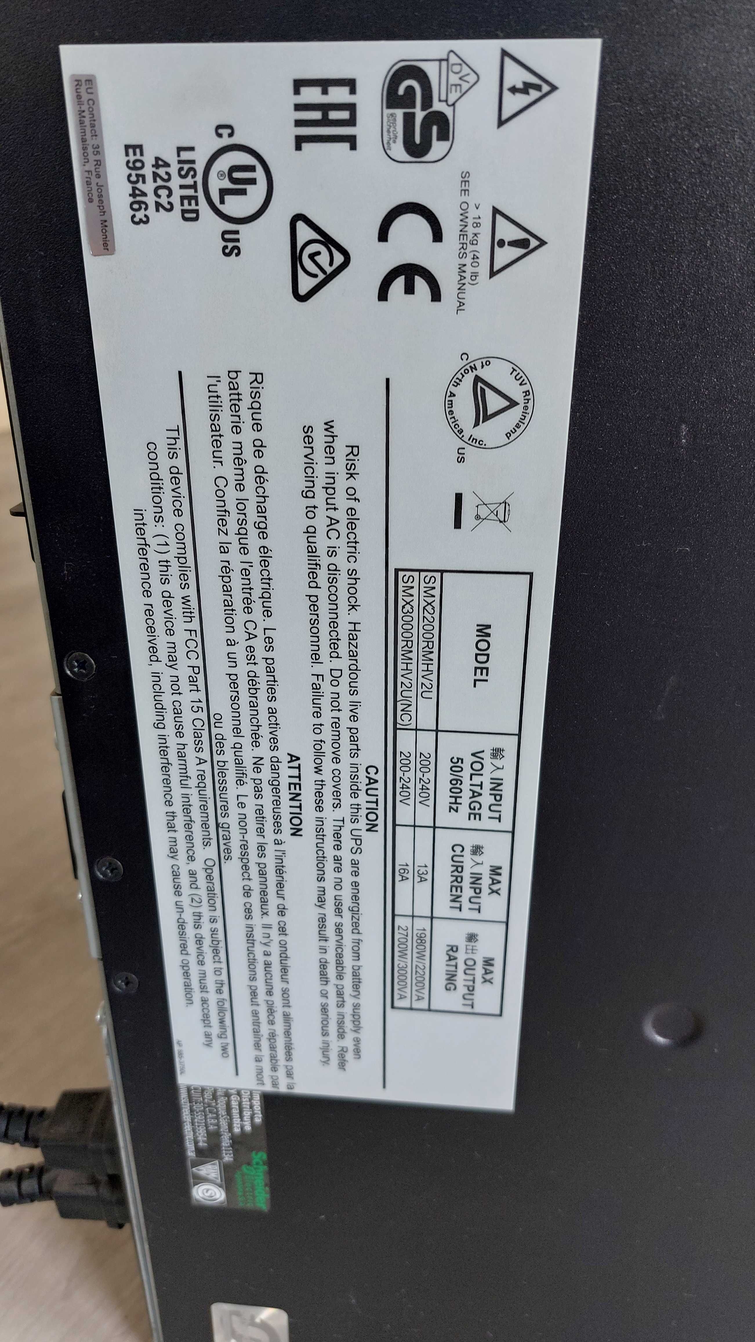 Zasilanie awaryjne UPS 3000W model APC SMX3000RMHV2U