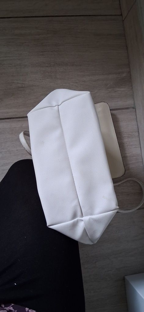 LACOSTE oryginalna biała na lato.